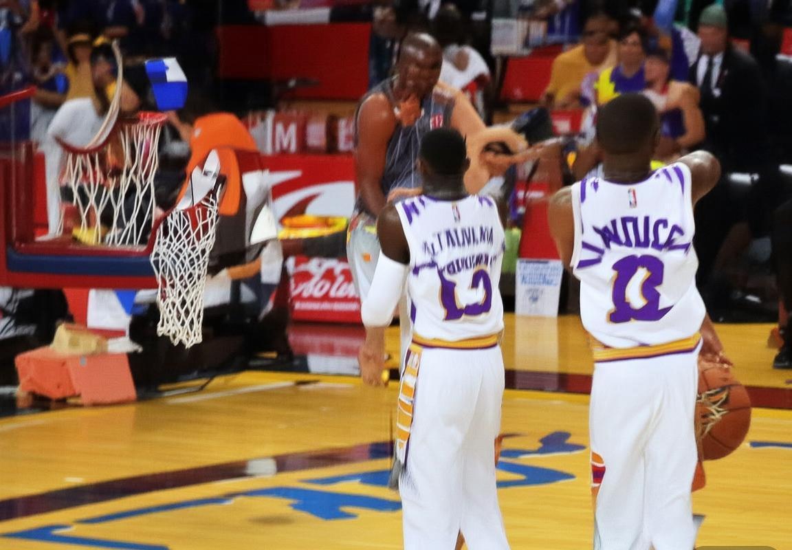 2018NBA季后赛：哈登VS米切尔，火箭胜爵士战术解析与心理对决(图4)